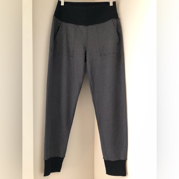 Athleta HIGH RISE JOGGER - Picture 1 of 8
